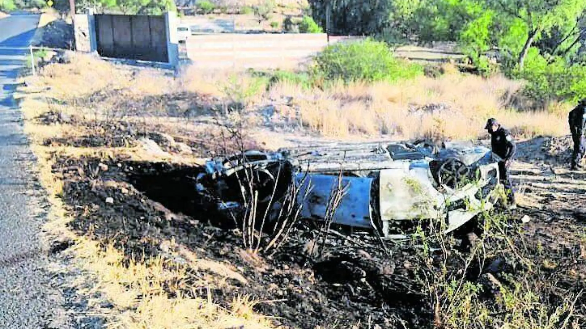 SJR POLI EL AUTO TERMINO FUERA_CMYK